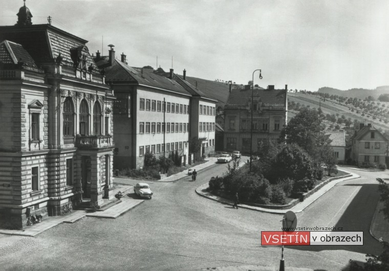 Vsetín - Horní náměstí, budovy Městského a Okresního národního výboru